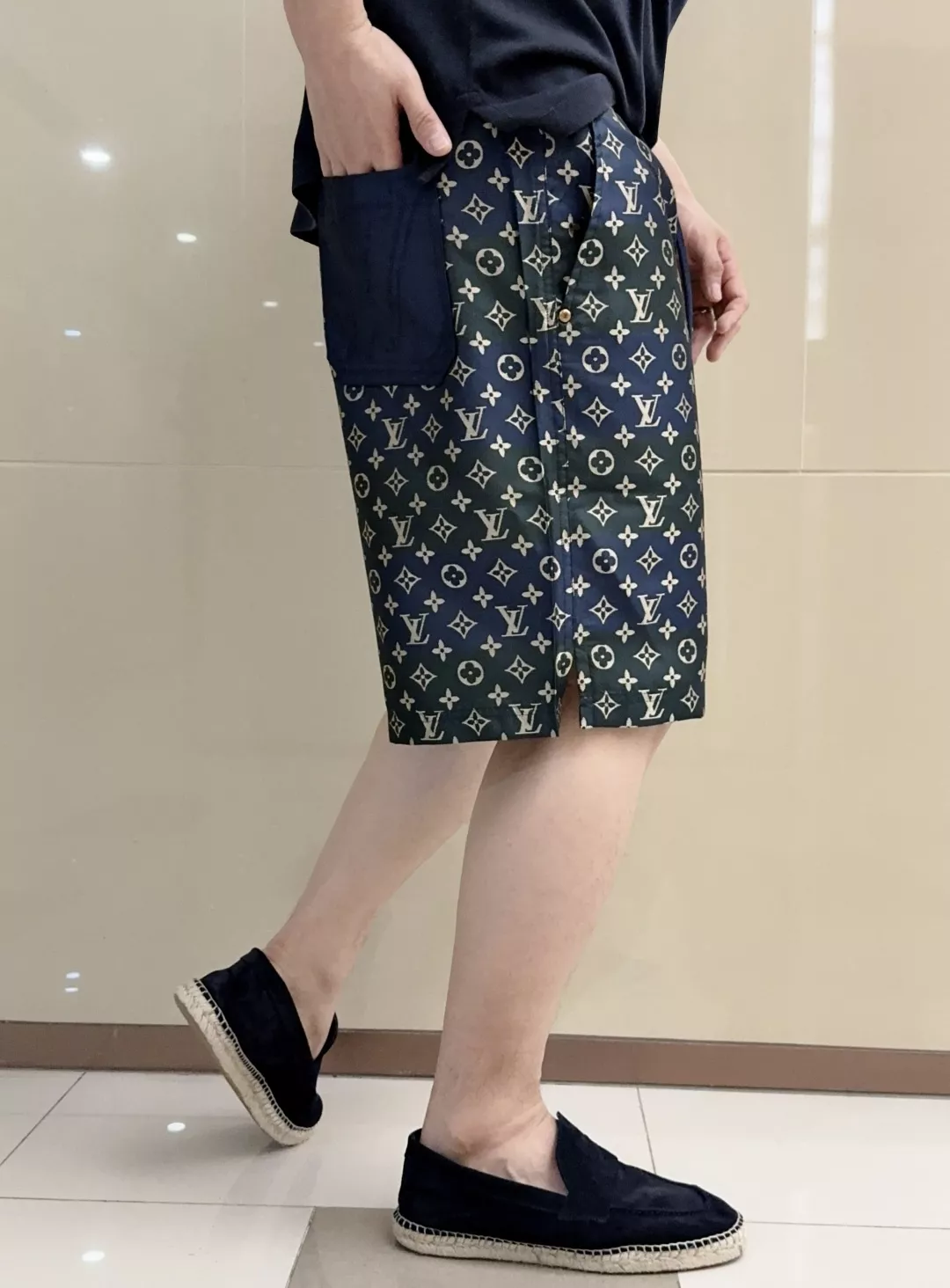 루이비통 컬러 모노그램 배색 드로스트링 쇼츠 상세 이미지 24