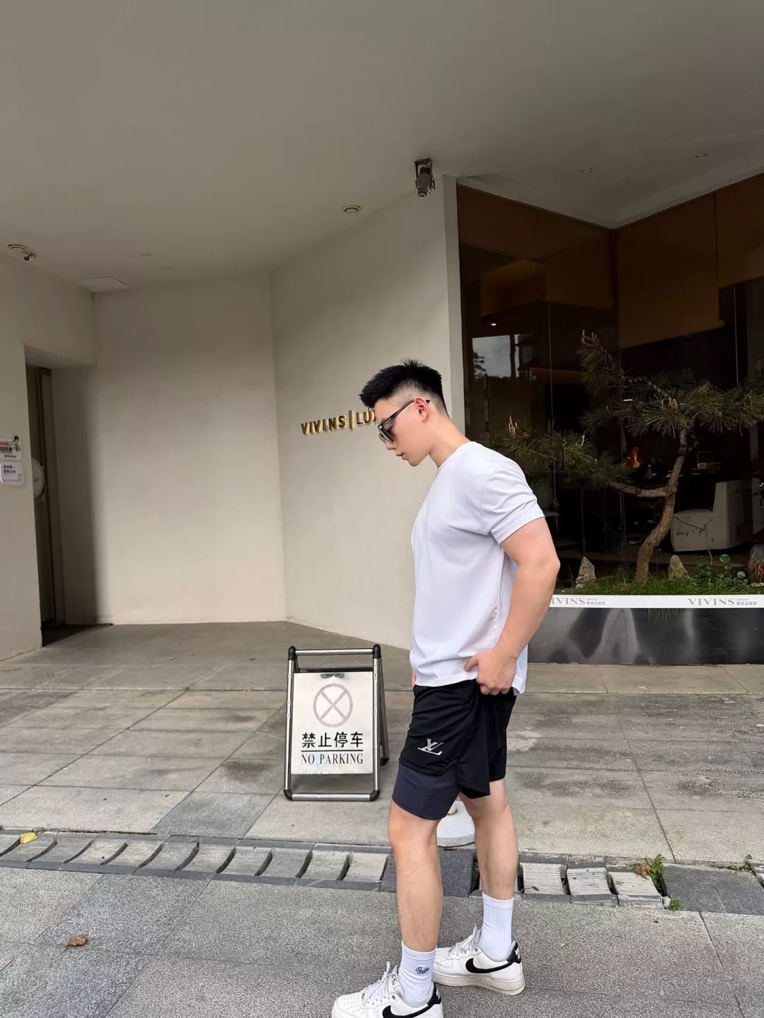 발렌티노 반사 로고 스포츠 쇼츠 상세 이미지 26