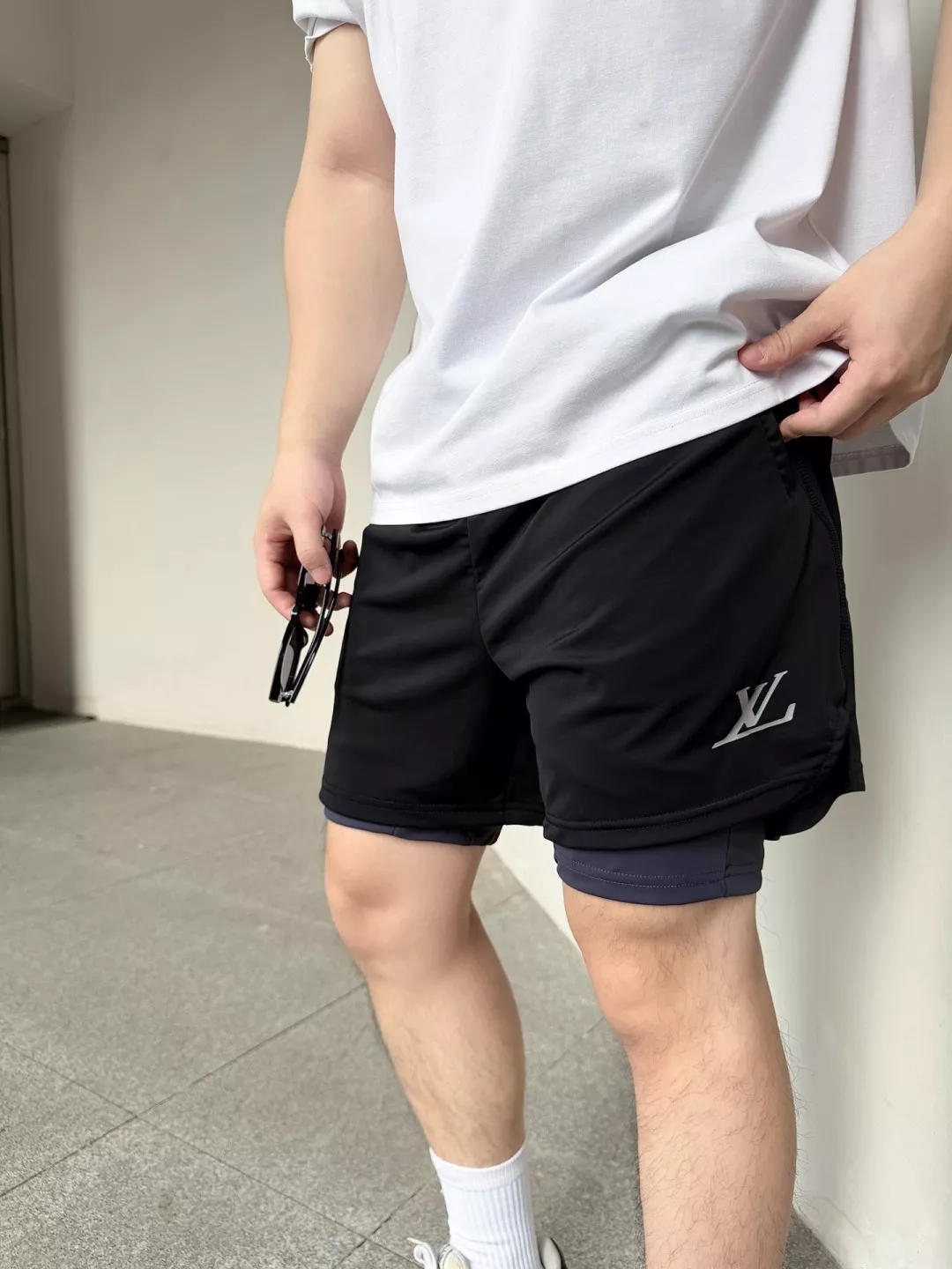발렌티노 반사 로고 스포츠 쇼츠 상세 이미지 25