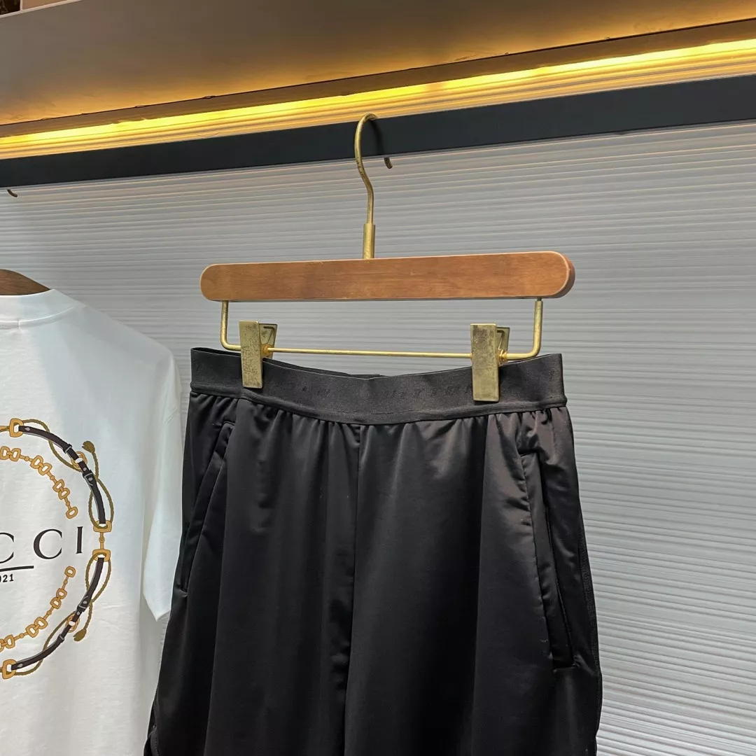 발렌티노 반사 로고 스포츠 쇼츠 상세 이미지 3