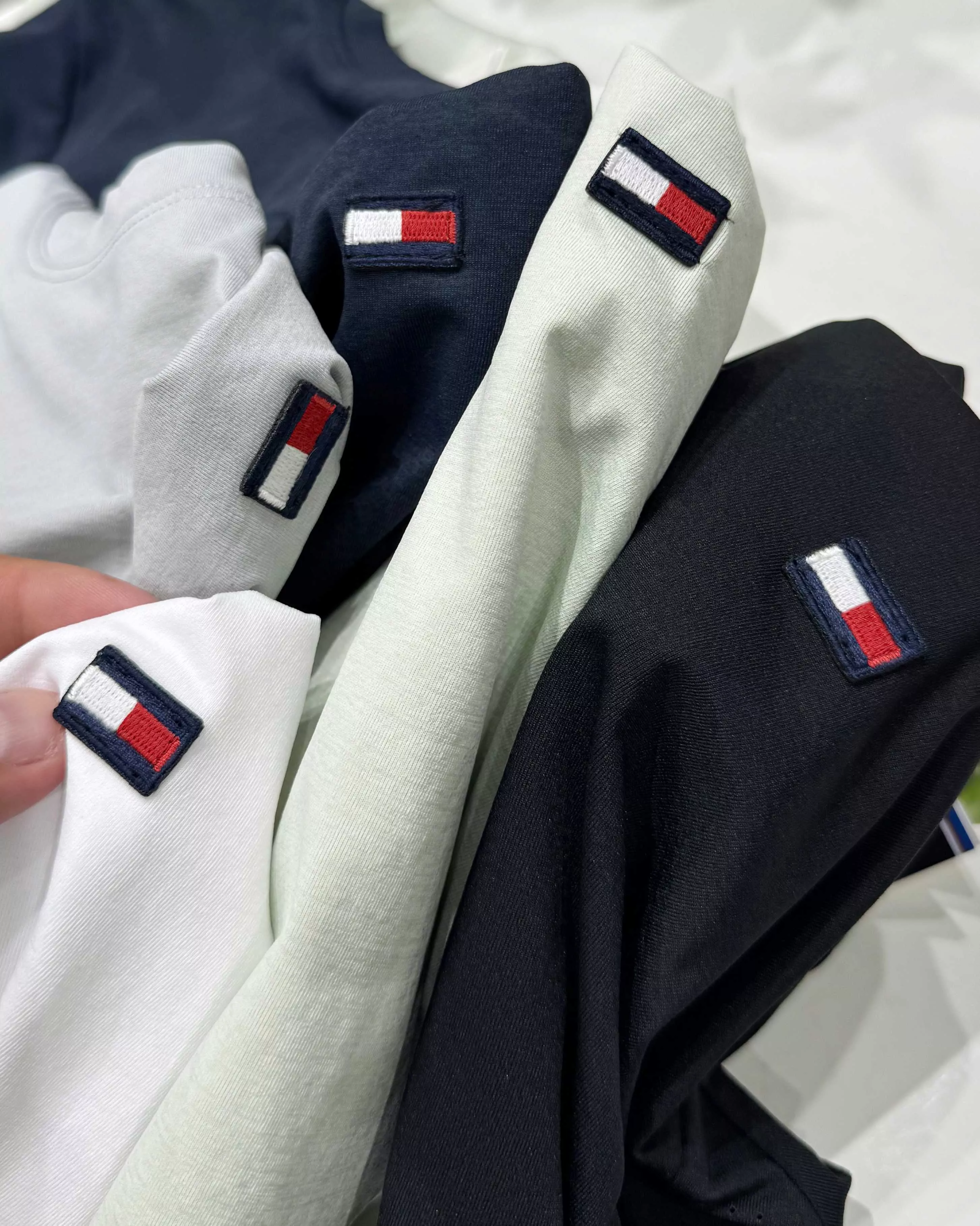 타미힐피거 자수 로고 기능성 라운드 반팔 티 상세 이미지 11