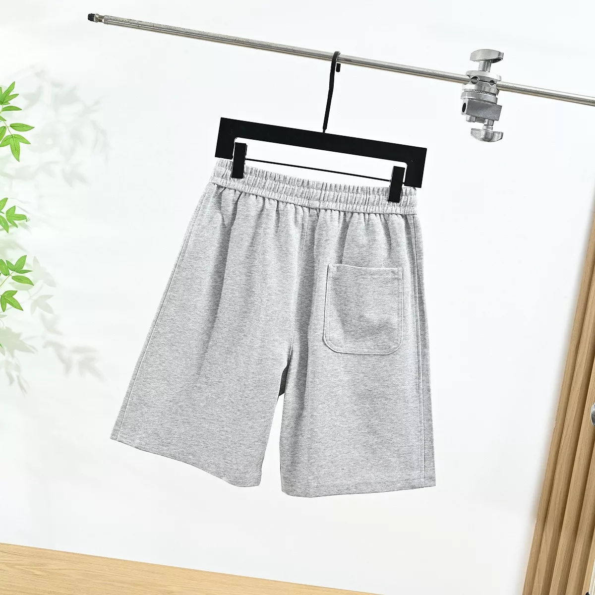 몽클레어 클래식 자수 포인트 남성 쇼츠 상세 이미지 7