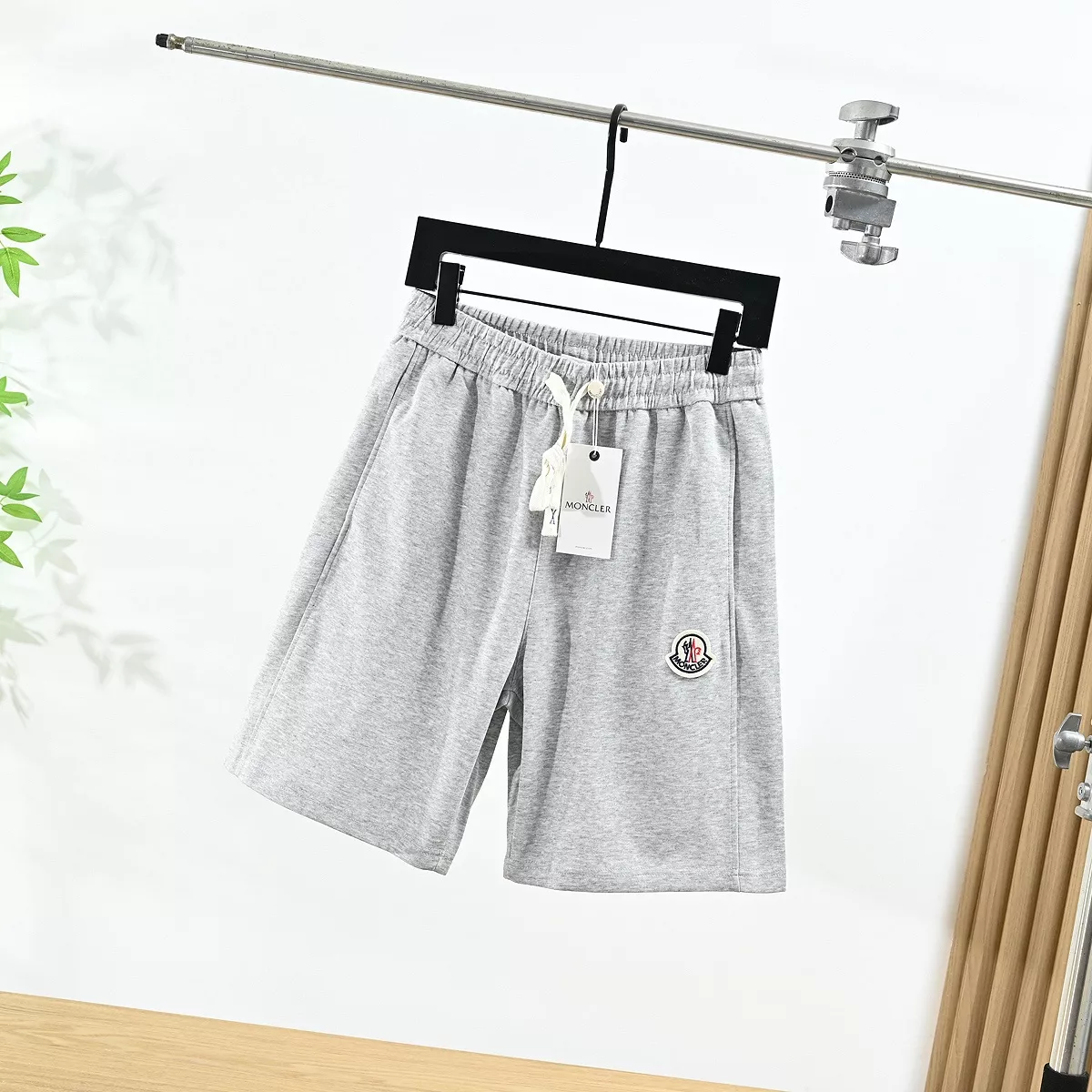 몽클레어 클래식 자수 포인트 남성 쇼츠 상세 이미지 6