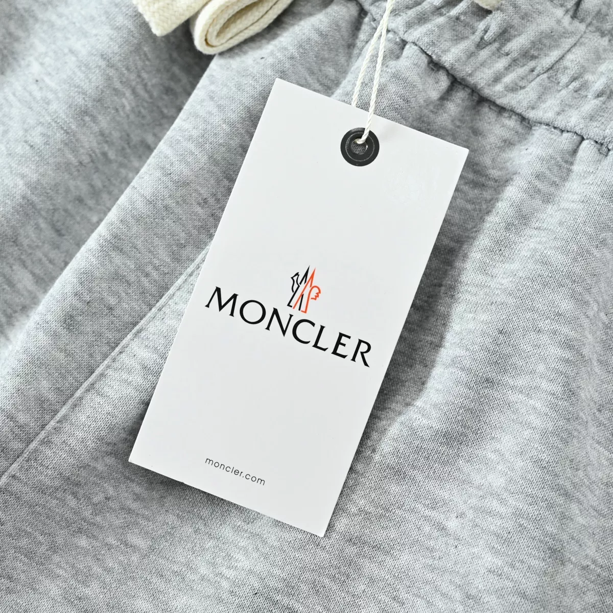 몽클레어 클래식 자수 포인트 남성 쇼츠 상세 이미지 16