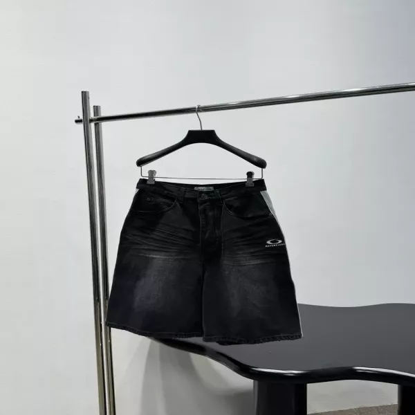 발렌시아가 파이핑 디테일 데님 버뮤다 팬츠