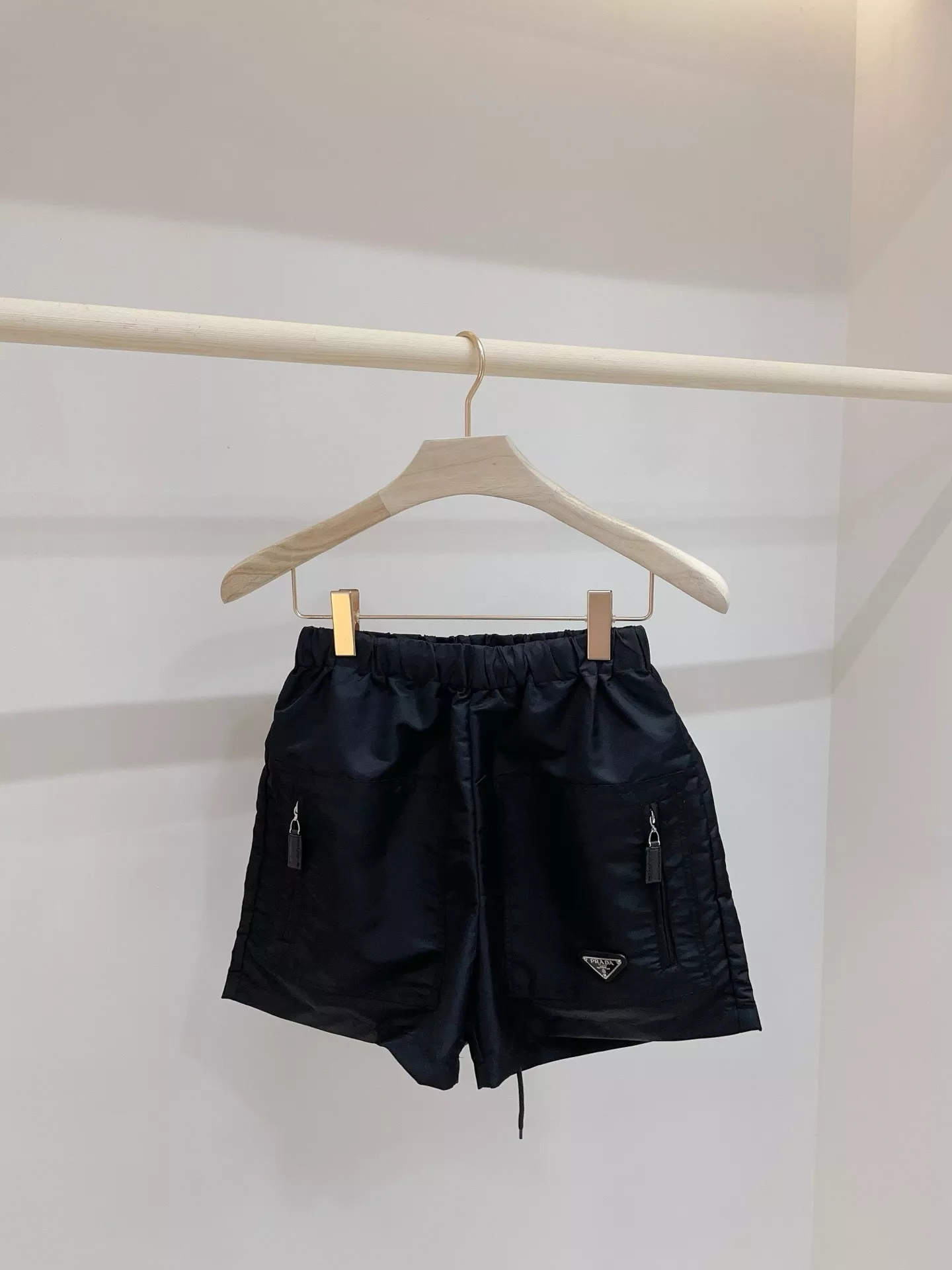 프라다 블랙 나일론 밴딩 쇼츠 상세 이미지 2