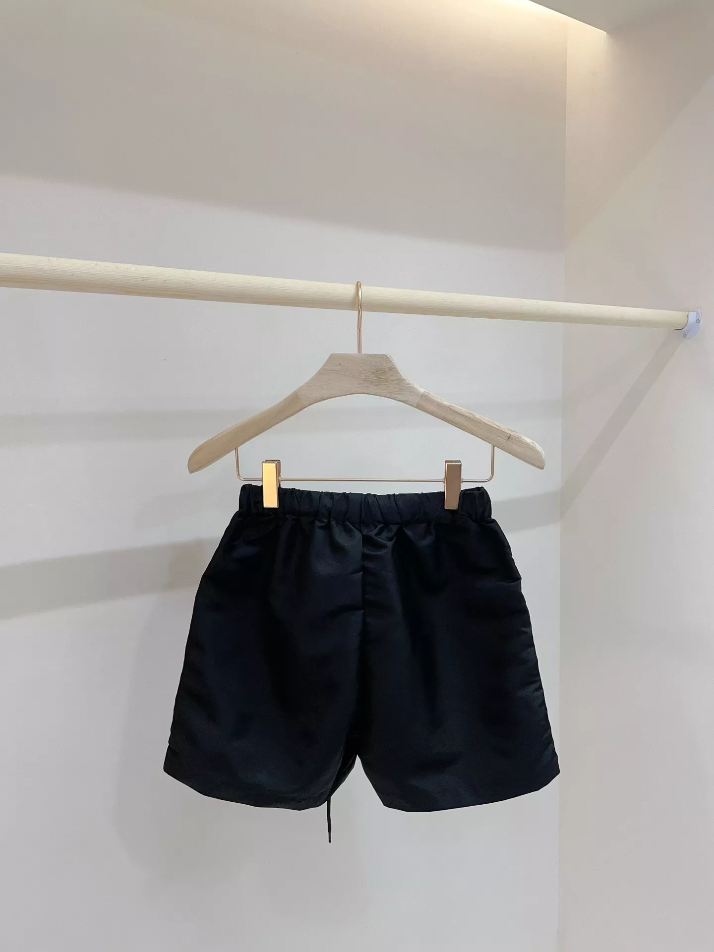 프라다 블랙 나일론 밴딩 쇼츠 상세 이미지 6