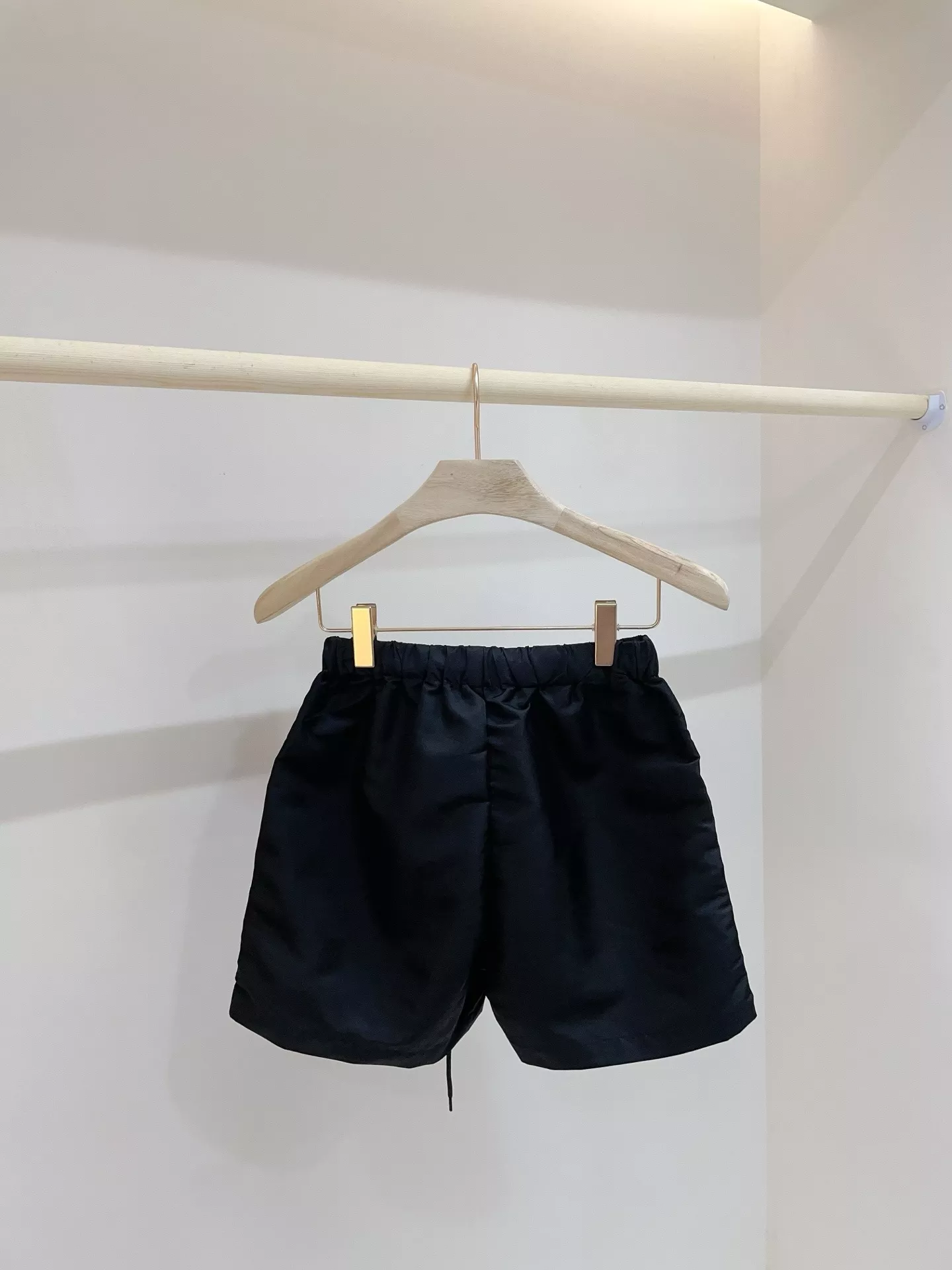 프라다 블랙 나일론 밴딩 쇼츠 상세 이미지 5