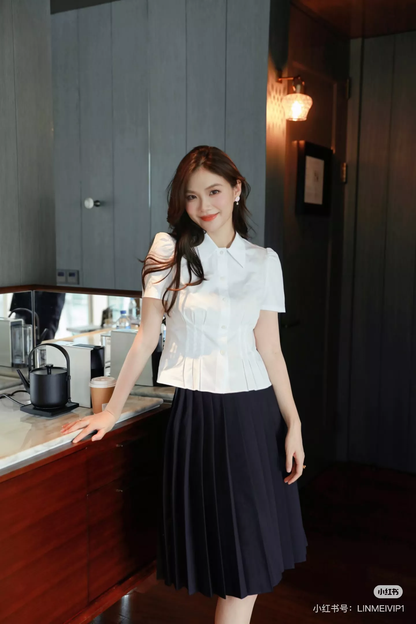 프라다 화이트 크롭 허리 스트링 셔츠 상세 이미지 19