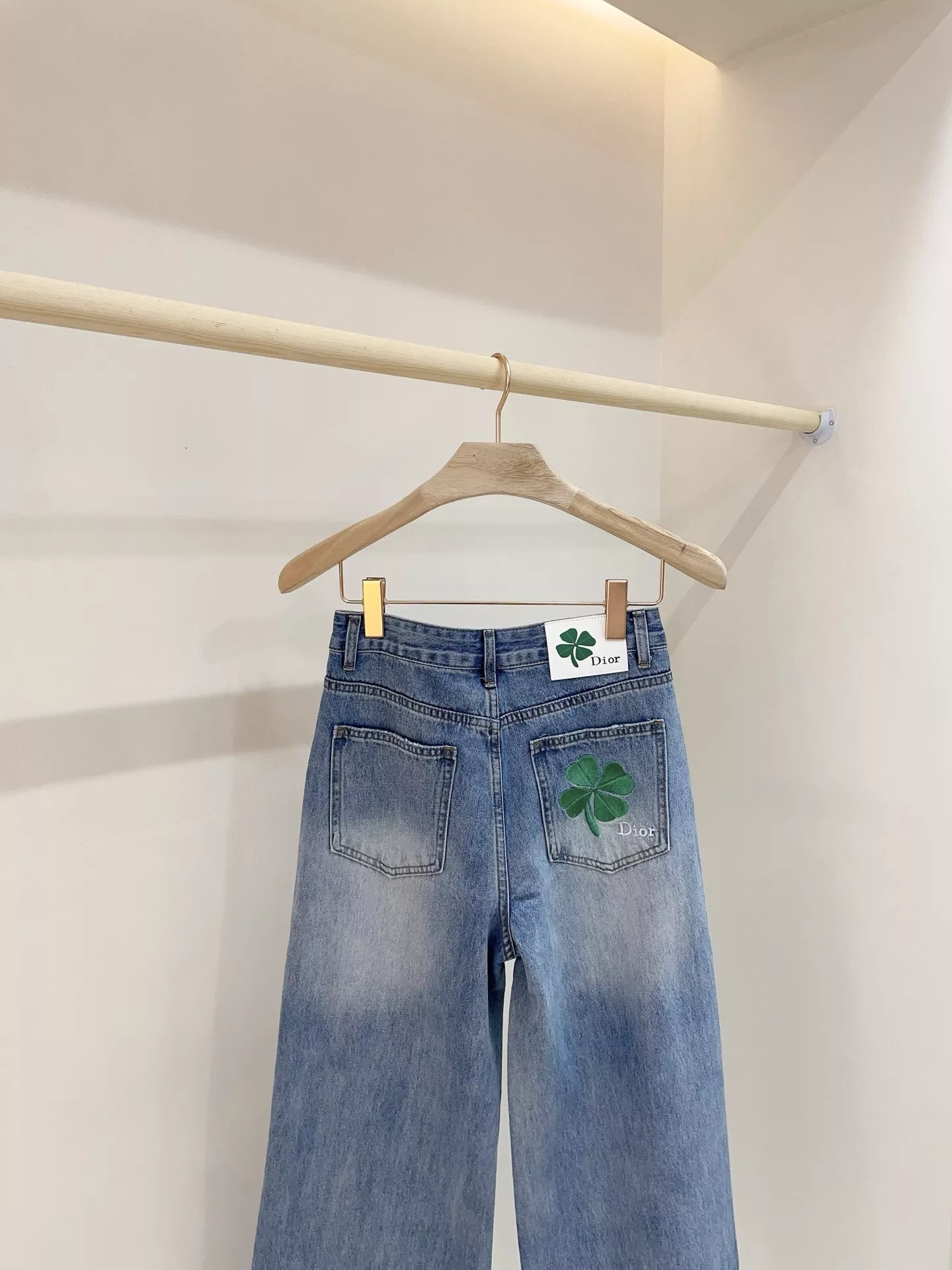 디올 네잎클로버 자수 스트레이트 데님 상세 이미지 6