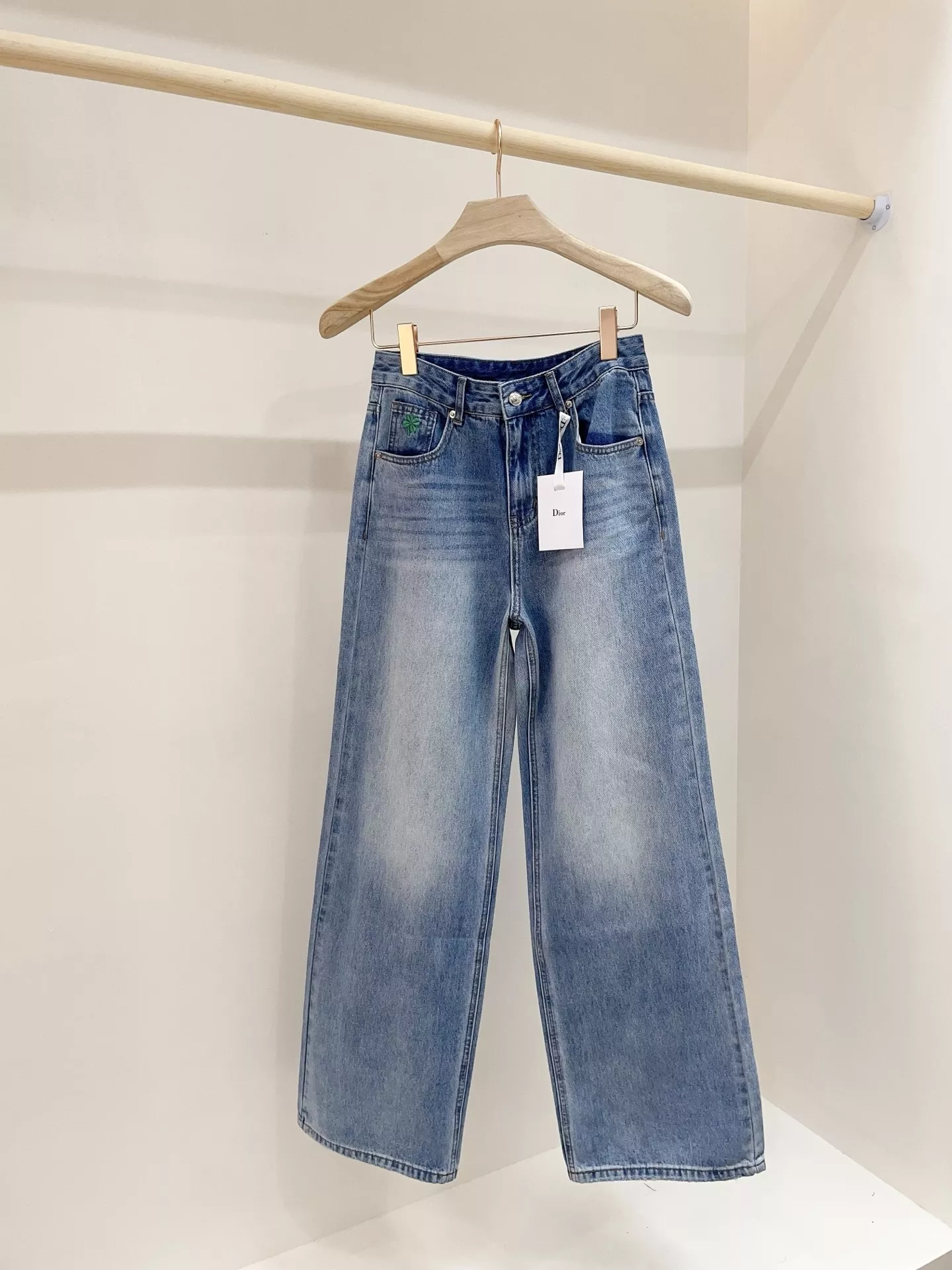 디올 네잎클로버 자수 스트레이트 데님 상세 이미지 2