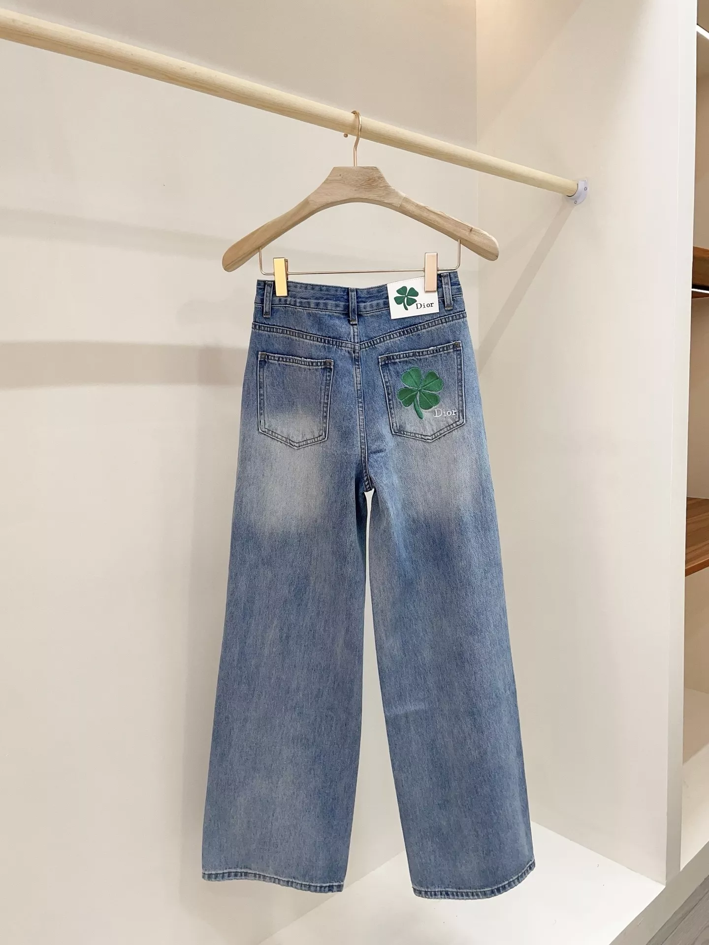 디올 네잎클로버 자수 스트레이트 데님 상세 이미지 4