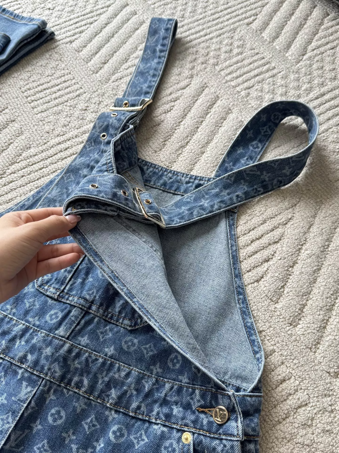 루이비통 모노그램 데님 오버롤 쇼츠 상세 이미지 22