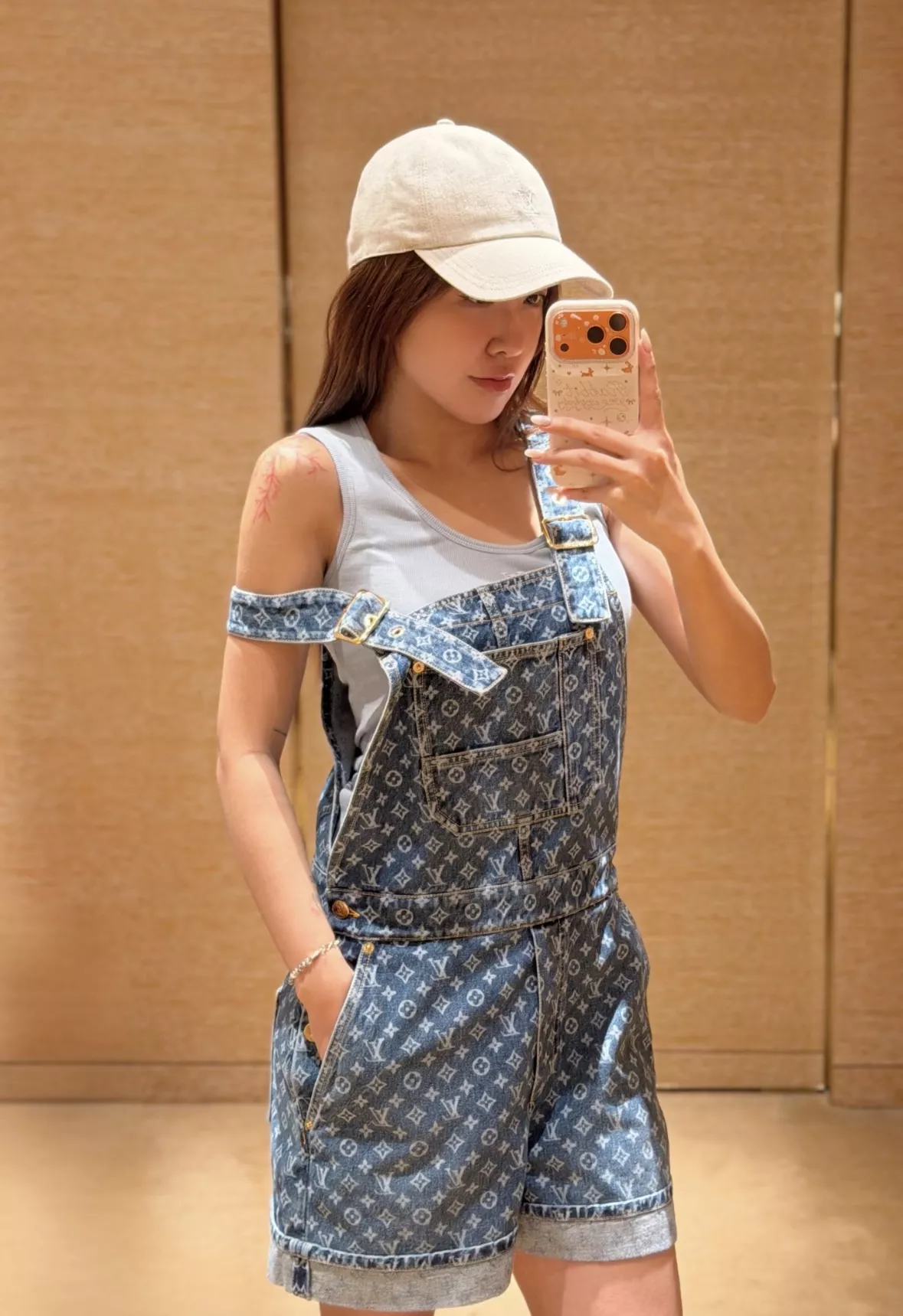 루이비통 모노그램 데님 오버롤 쇼츠 상세 이미지 75