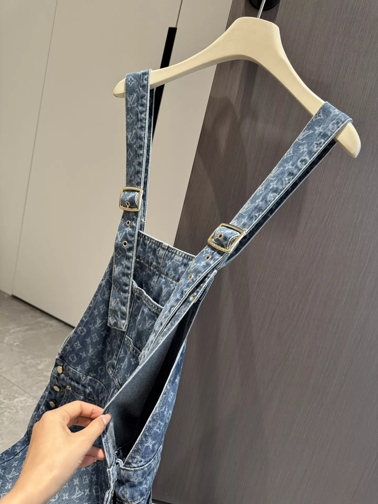 루이비통 모노그램 데님 오버롤 쇼츠 상세 이미지 6
