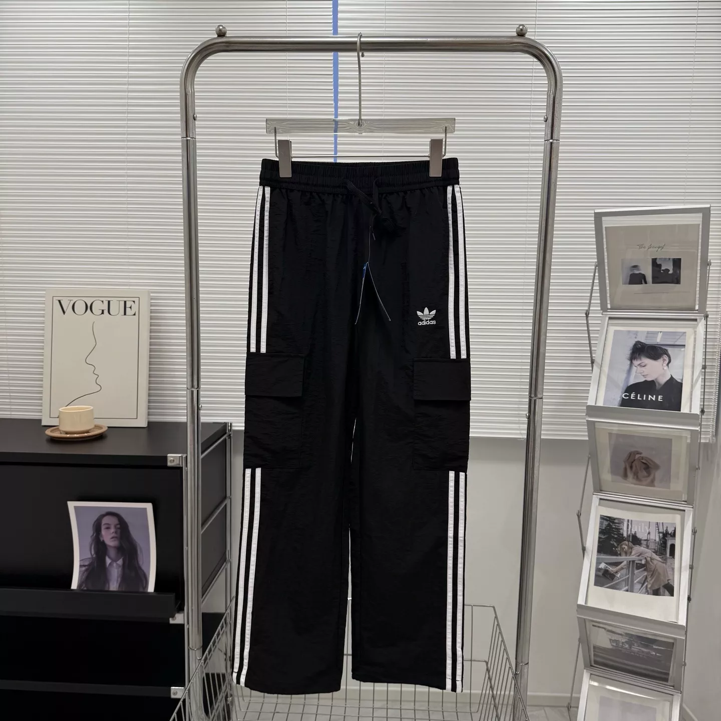 아디다스 삼선 포인트 와이드 카고 팬츠 상세 이미지 3