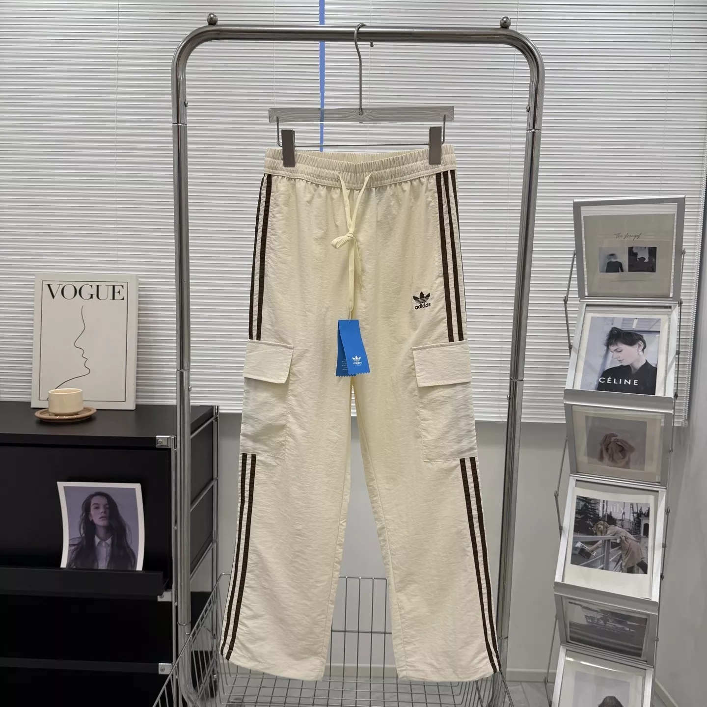 아디다스 삼선 포인트 와이드 카고 팬츠 상세 이미지 2