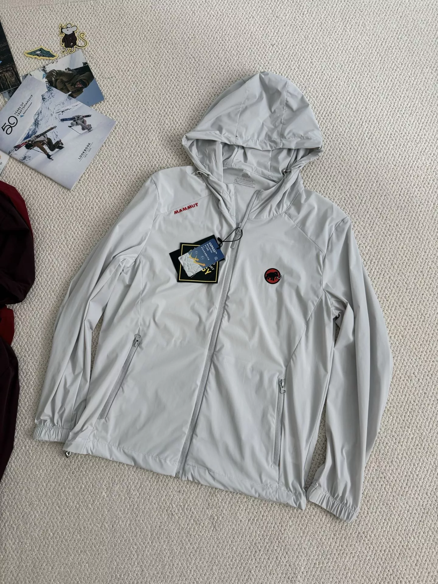 마무트 경량 후드형 자외선 차단 아우터 상세 이미지 5