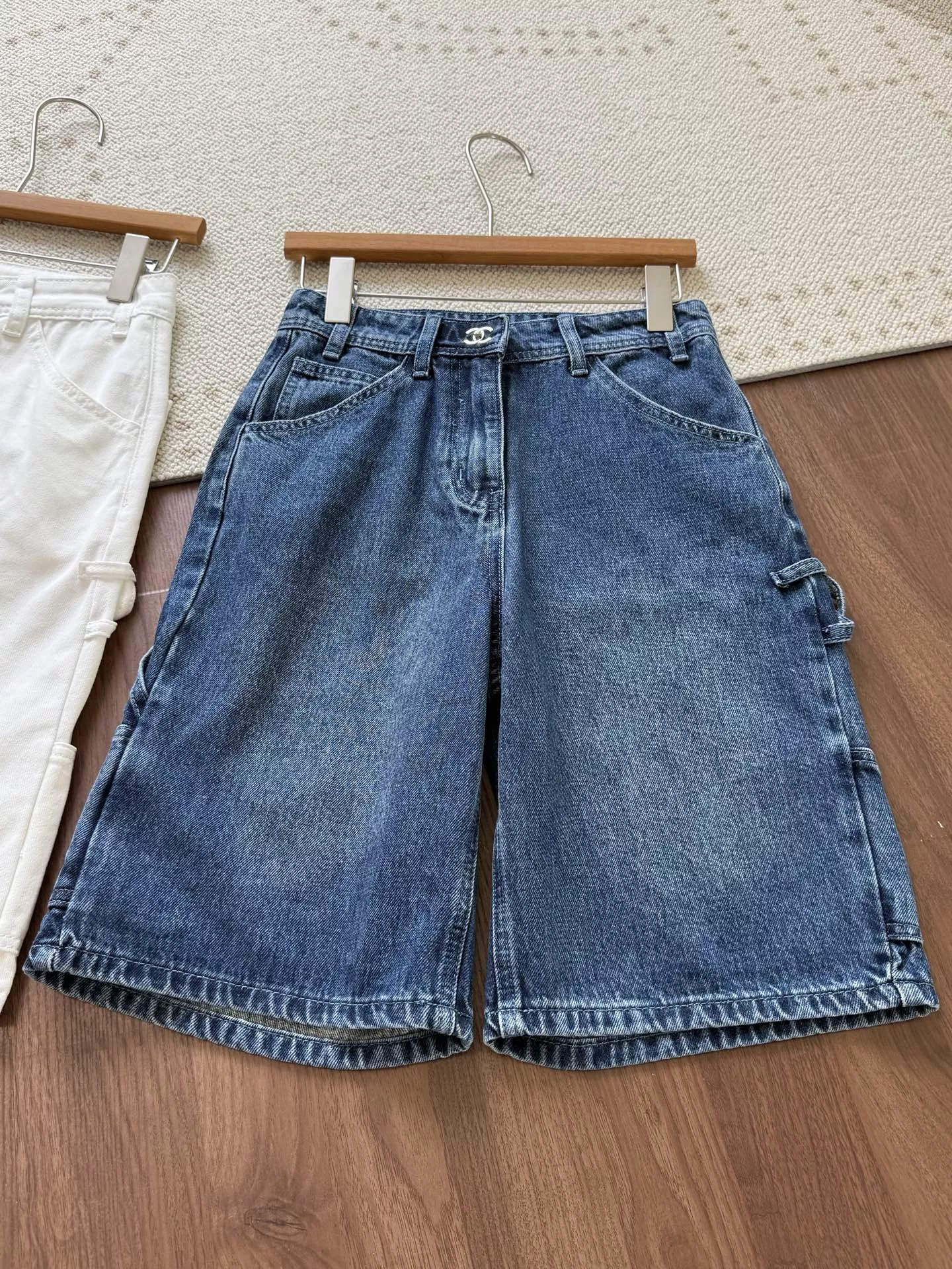 샤넬 워싱 데님 미들 팬츠 상세 이미지 14