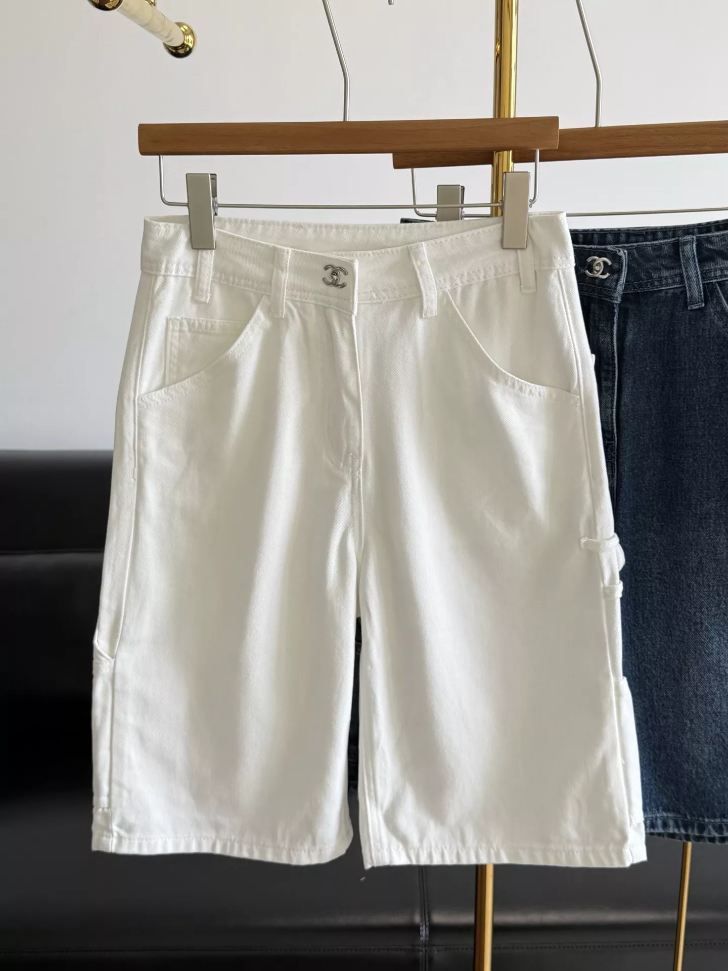 샤넬 워싱 데님 미들 팬츠 상세 이미지 3