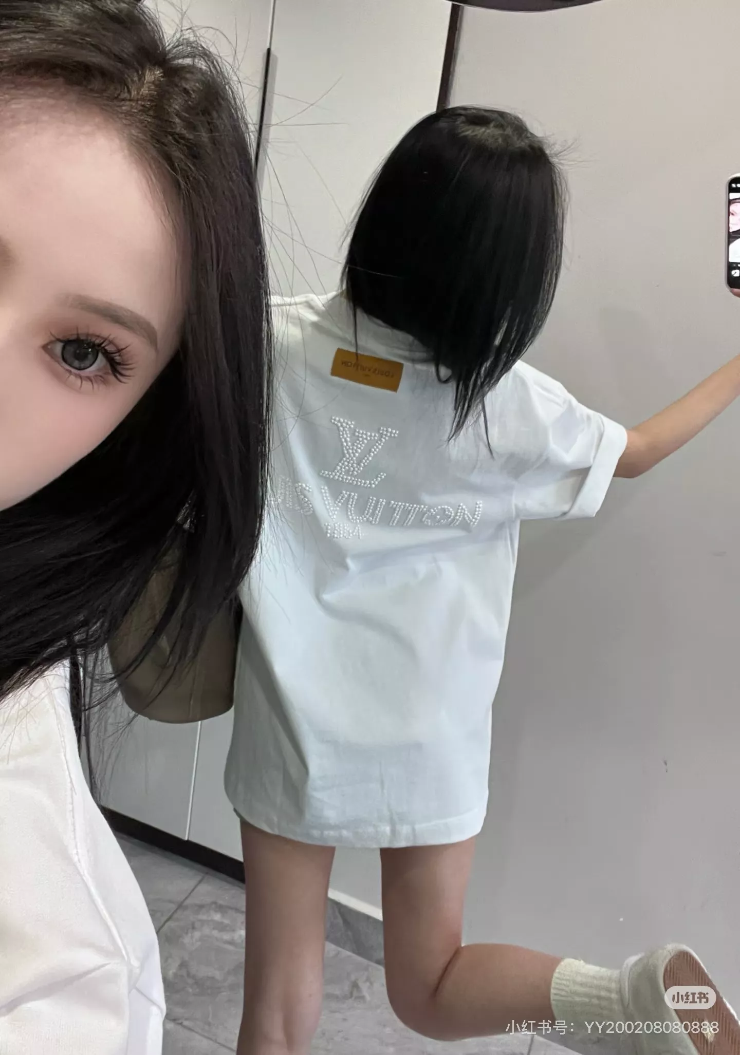 루이비통 핸드라이팅 로고 반소매 상의 상세 이미지 30