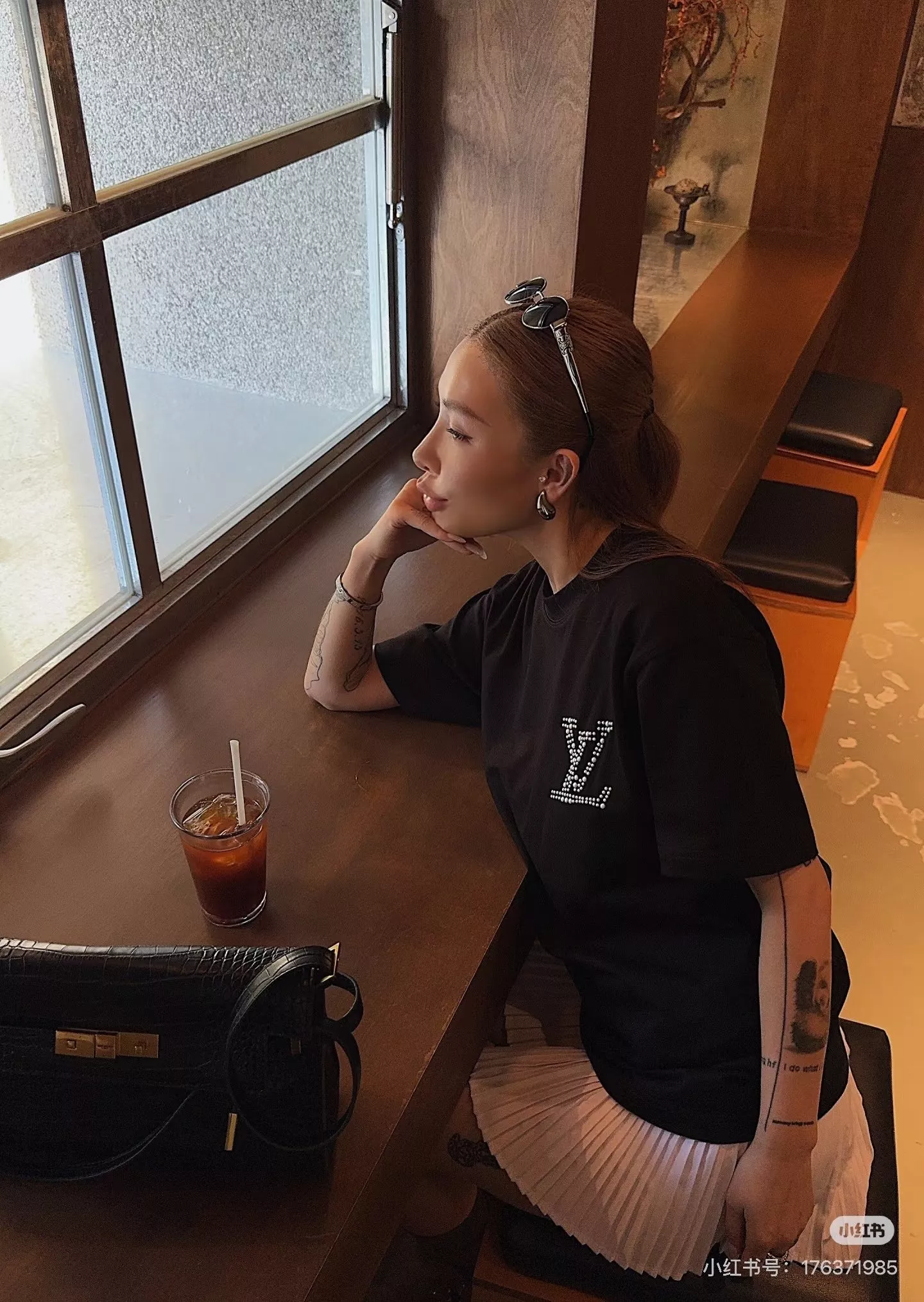 루이비통 핸드라이팅 로고 반소매 상의 상세 이미지 25