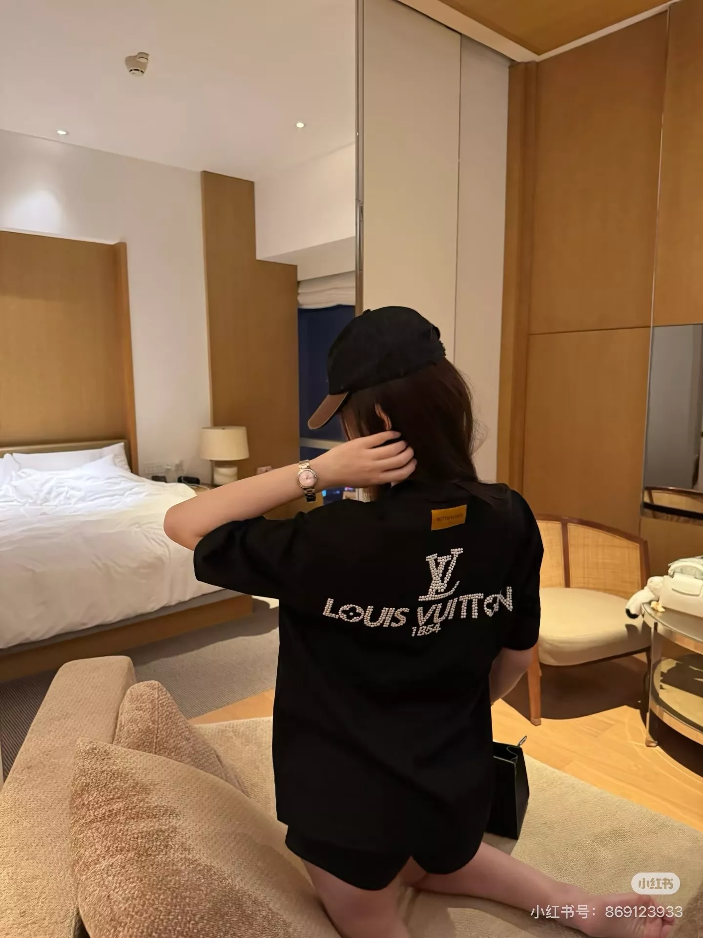 루이비통 핸드라이팅 로고 반소매 상의 상세 이미지 22