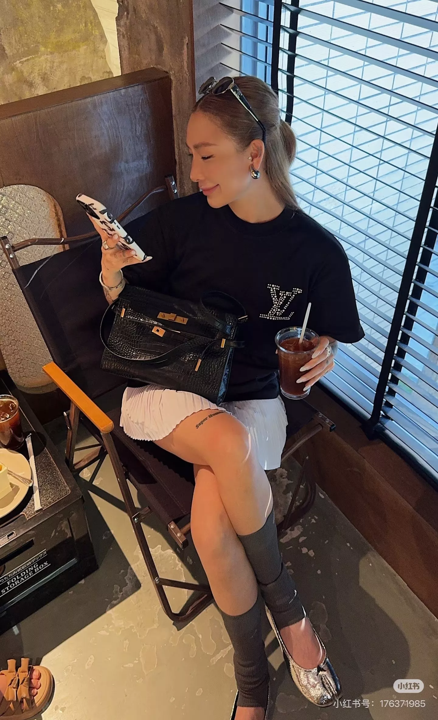 루이비통 핸드라이팅 로고 반소매 상의 상세 이미지 26