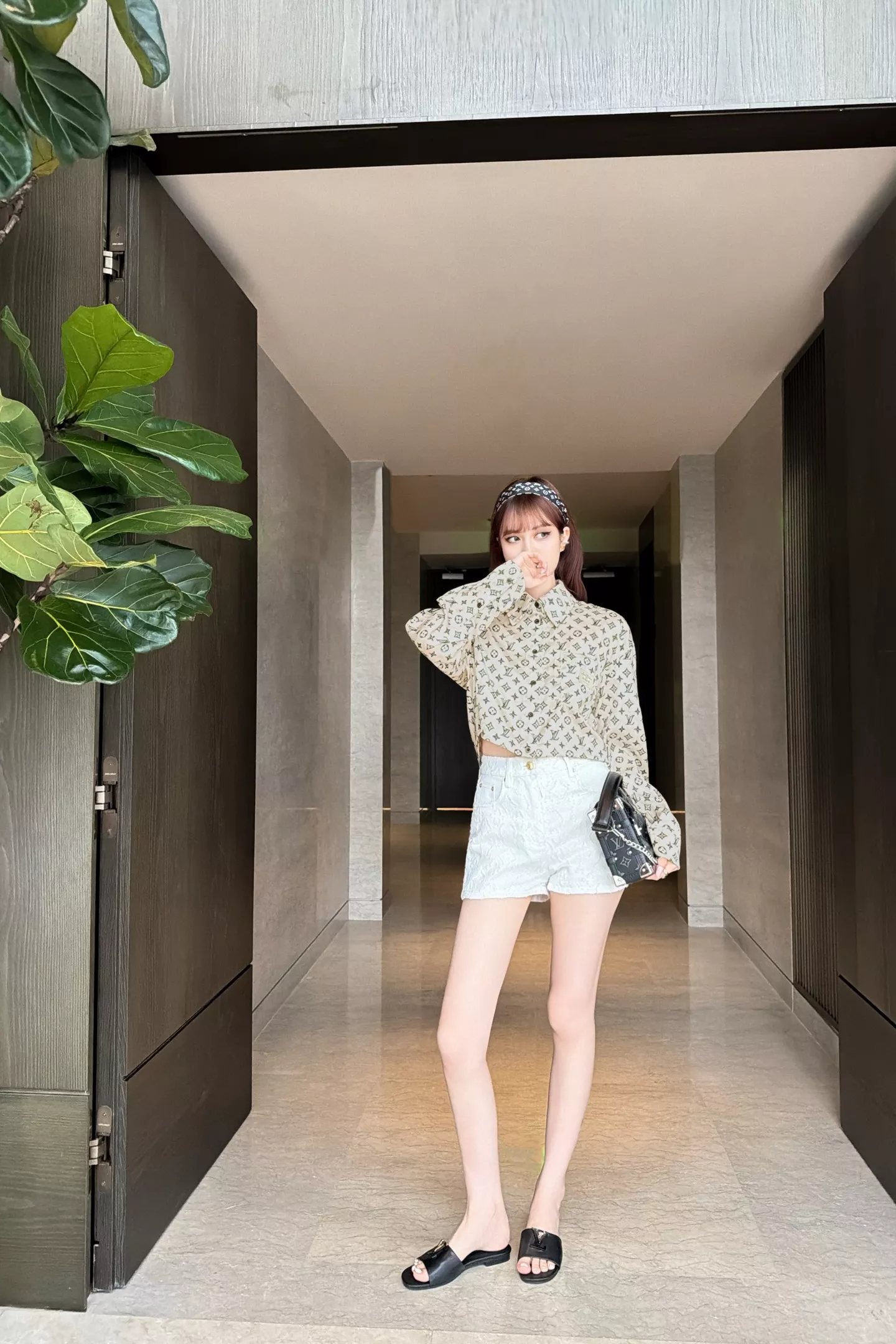 루이비통 모노그램 크롭 셔츠 상세 이미지 37