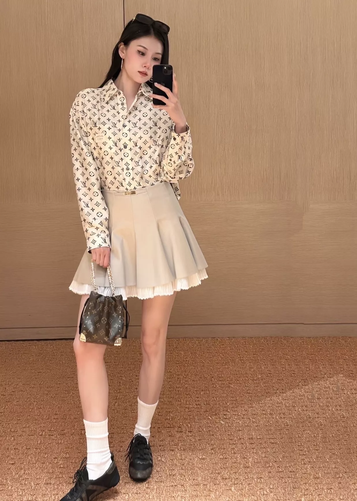 루이비통 모노그램 크롭 셔츠 상세 이미지 25