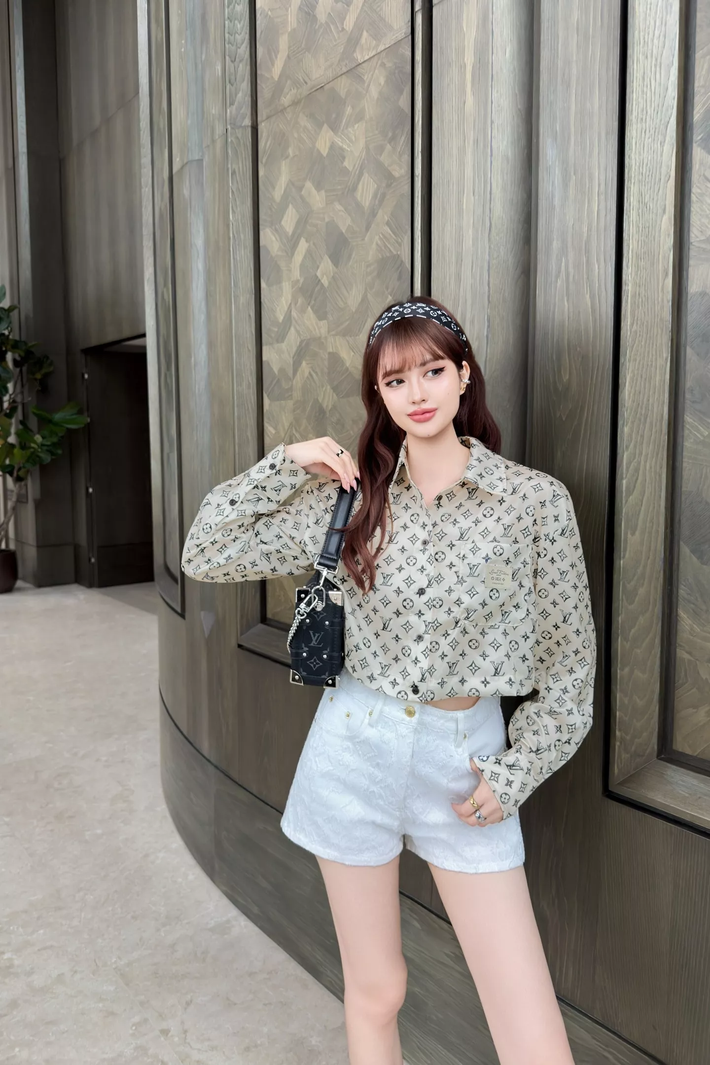 루이비통 모노그램 크롭 셔츠 상세 이미지 35
