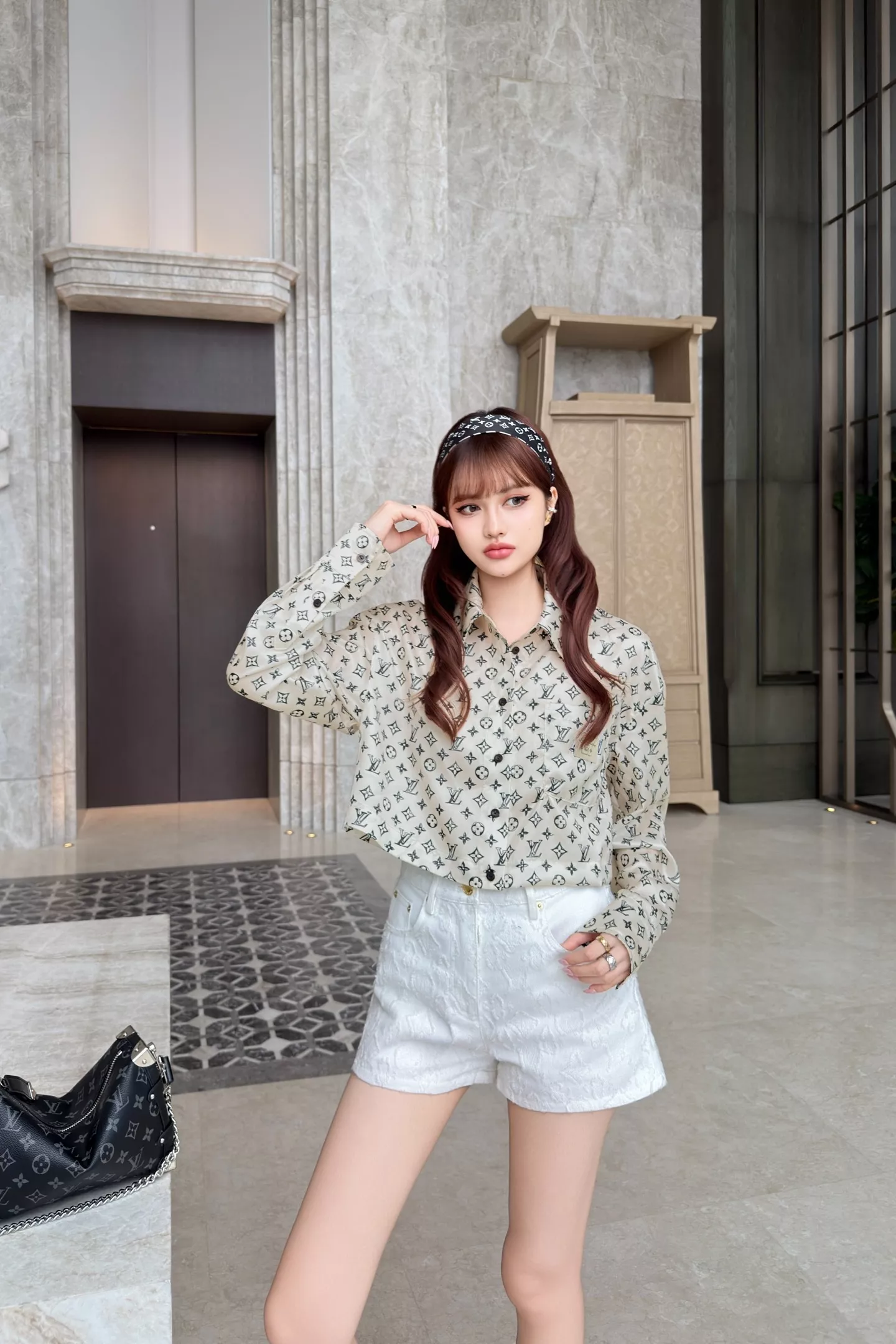 루이비통 모노그램 크롭 셔츠 상세 이미지 33