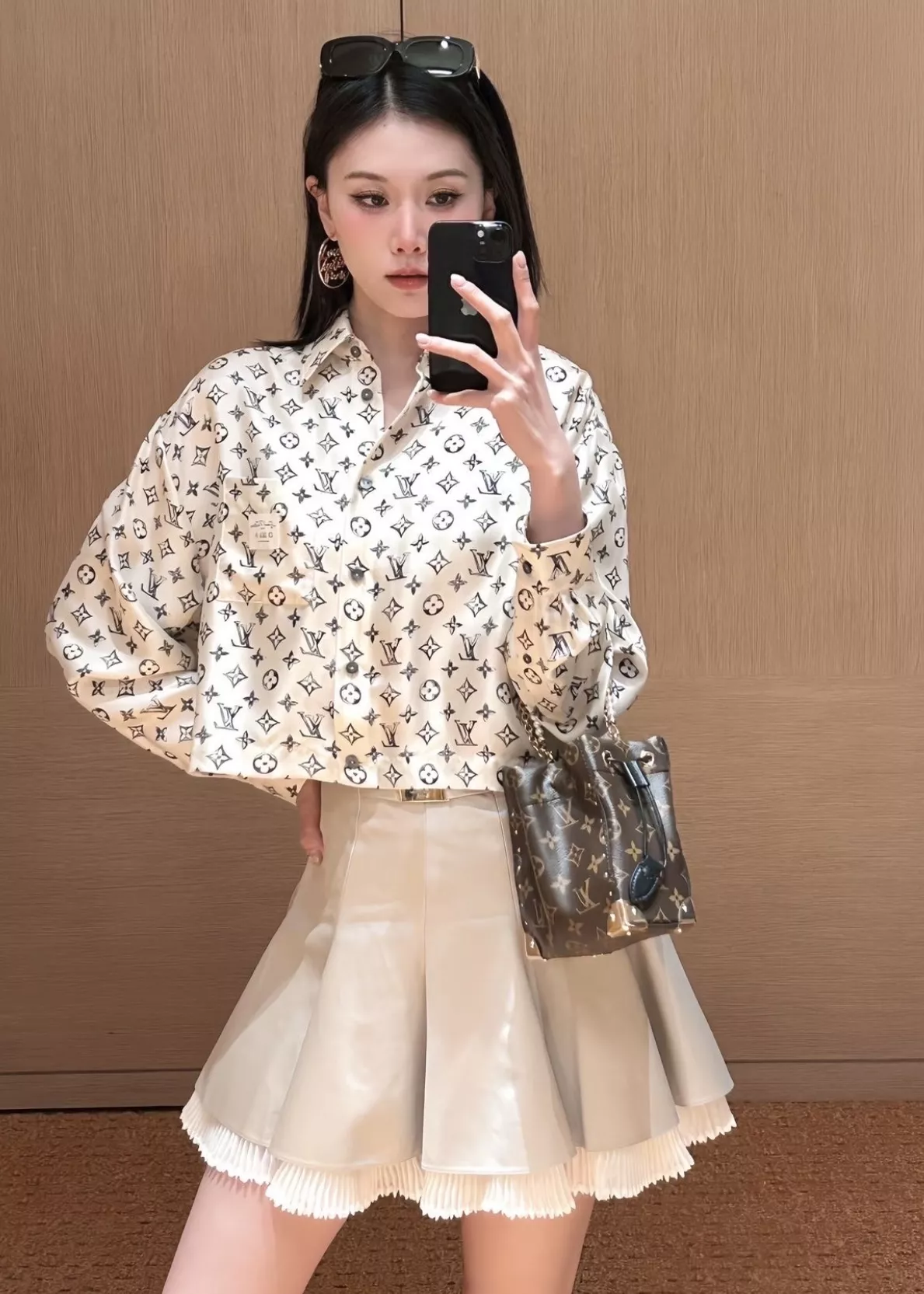 루이비통 모노그램 크롭 셔츠 상세 이미지 26