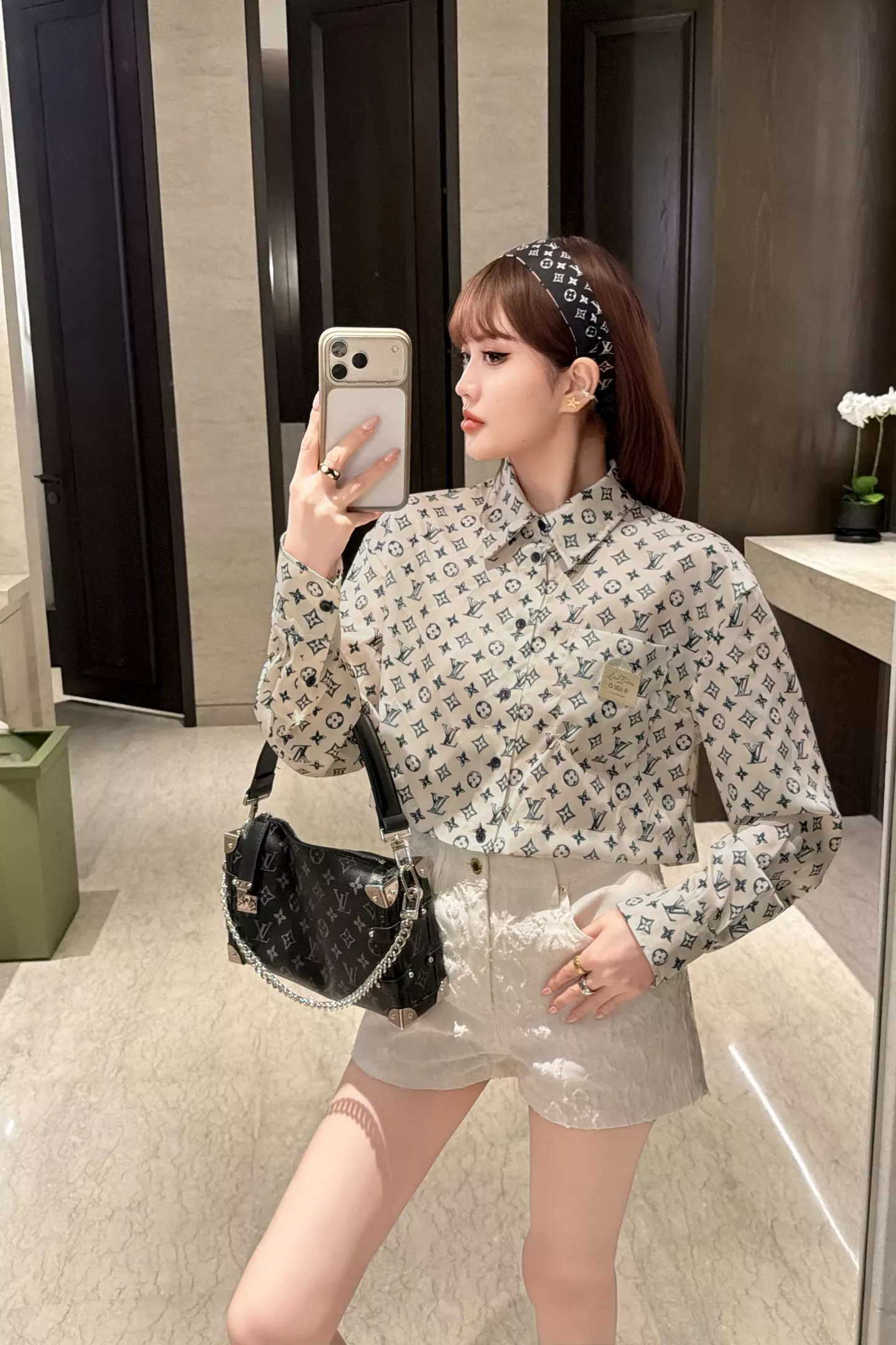 루이비통 모노그램 크롭 셔츠 상세 이미지 42