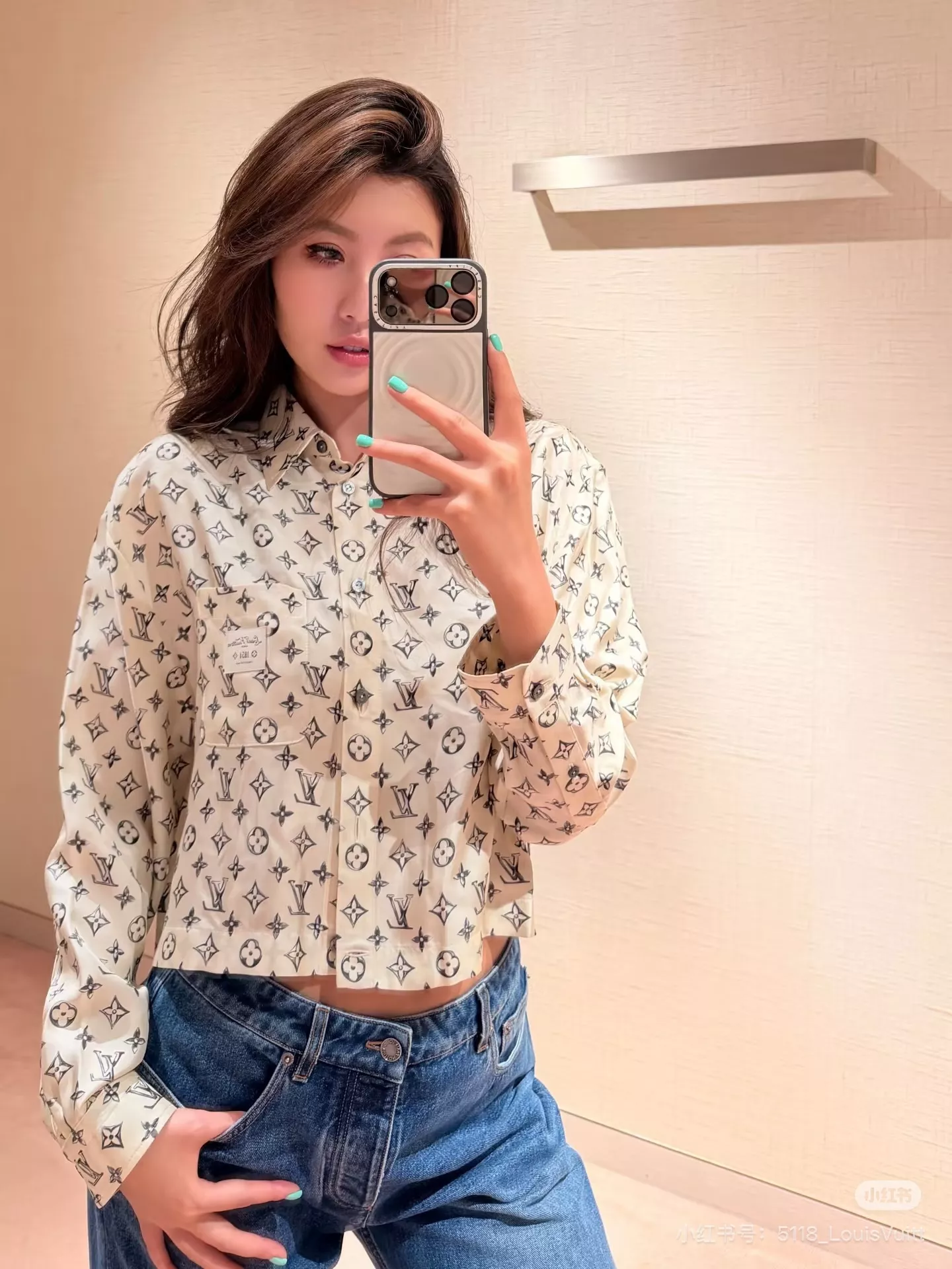 루이비통 모노그램 크롭 셔츠 상세 이미지 19