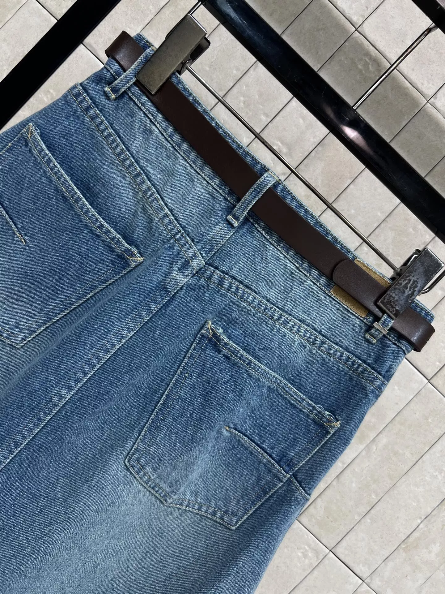 디올 하이웨이스트 워싱 데님 반치마 상세 이미지 8