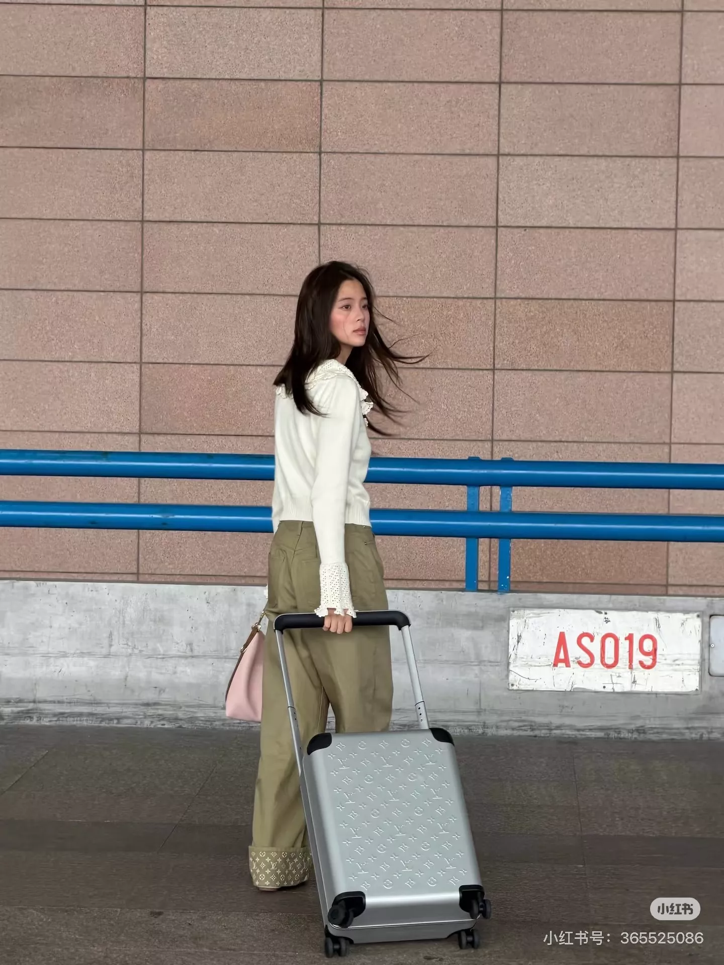 로에베 하이웨이스트 와이드 데님 팬츠 상세 이미지 17