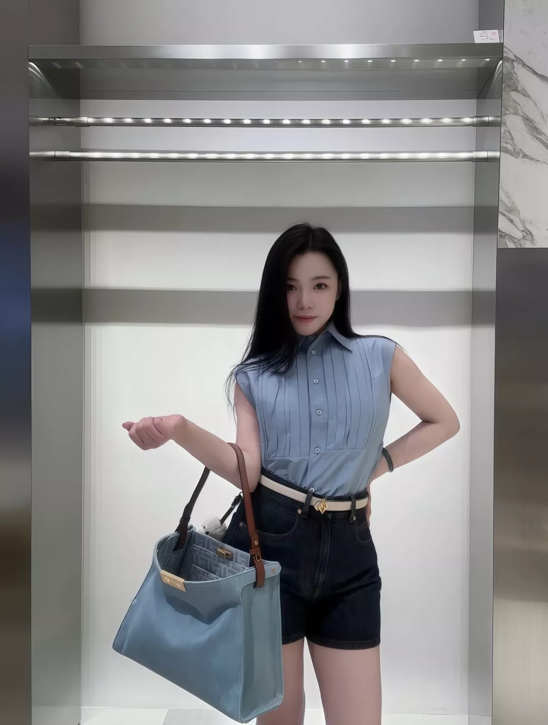 펜디 플리츠 슬리브리스 크롭 셔츠 상세 이미지 35