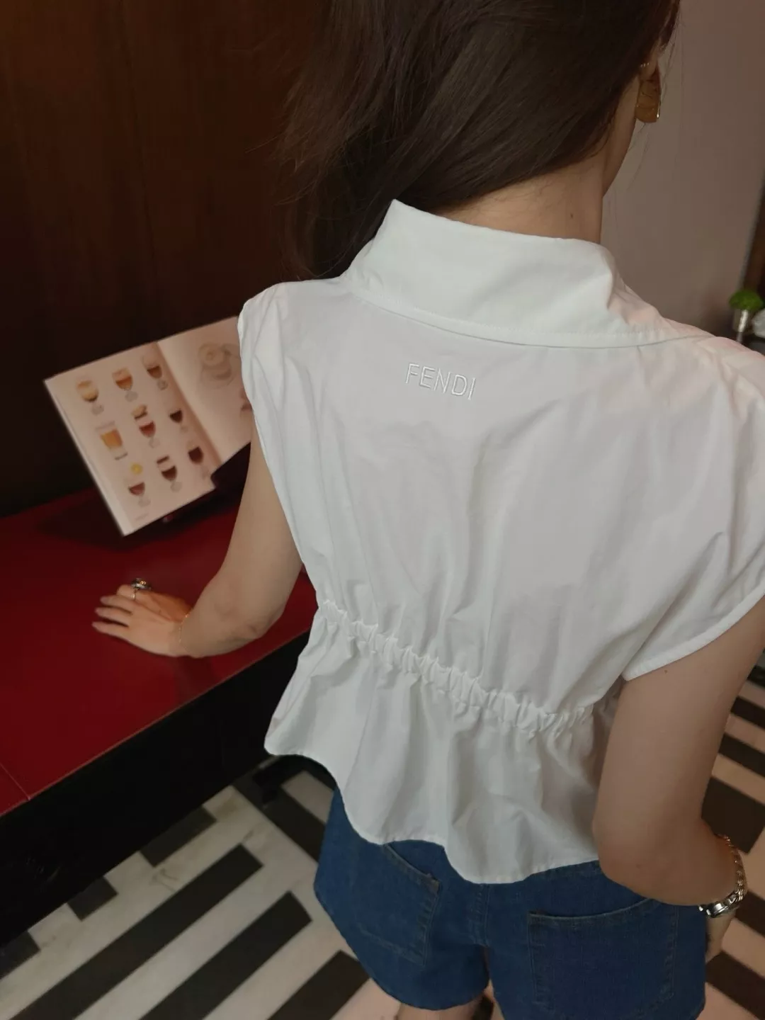 펜디 플리츠 슬리브리스 크롭 셔츠 상세 이미지 25