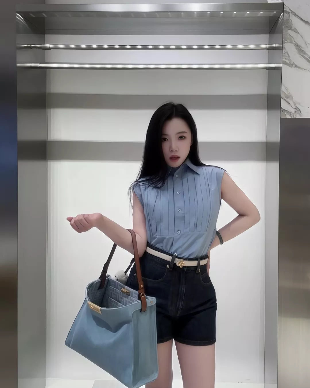 펜디 플리츠 슬리브리스 크롭 셔츠 상세 이미지 34