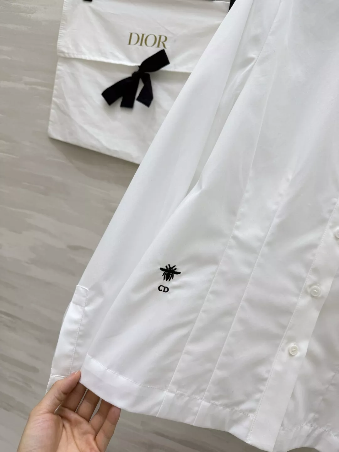 디올 클래식 화이트 빅카라 셔츠 상세 이미지 4