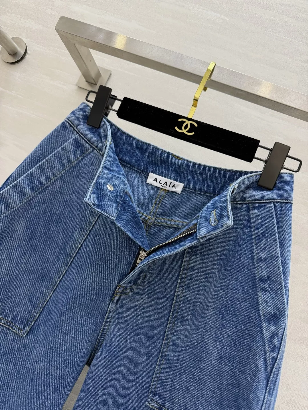 알라이아 빈티지 워싱 와이드 카고 진 상세 이미지 6