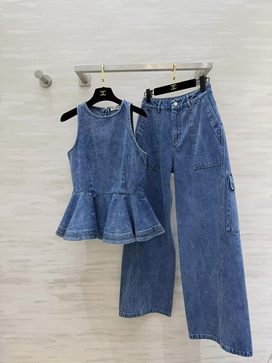 알라이아 빈티지 워싱 와이드 카고 진 상세 이미지 9