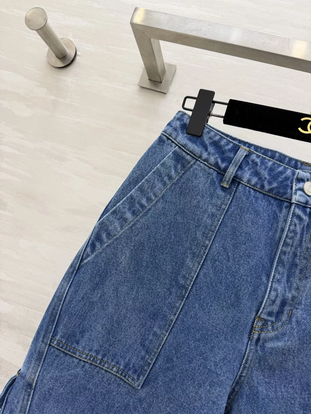 알라이아 빈티지 워싱 와이드 카고 진 상세 이미지 4