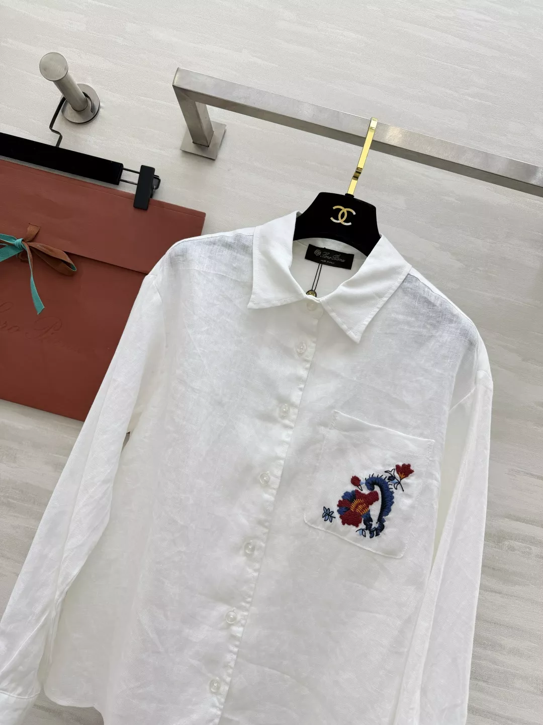 로로피아나 플라워 자수 린넨 셔츠 상세 이미지 5