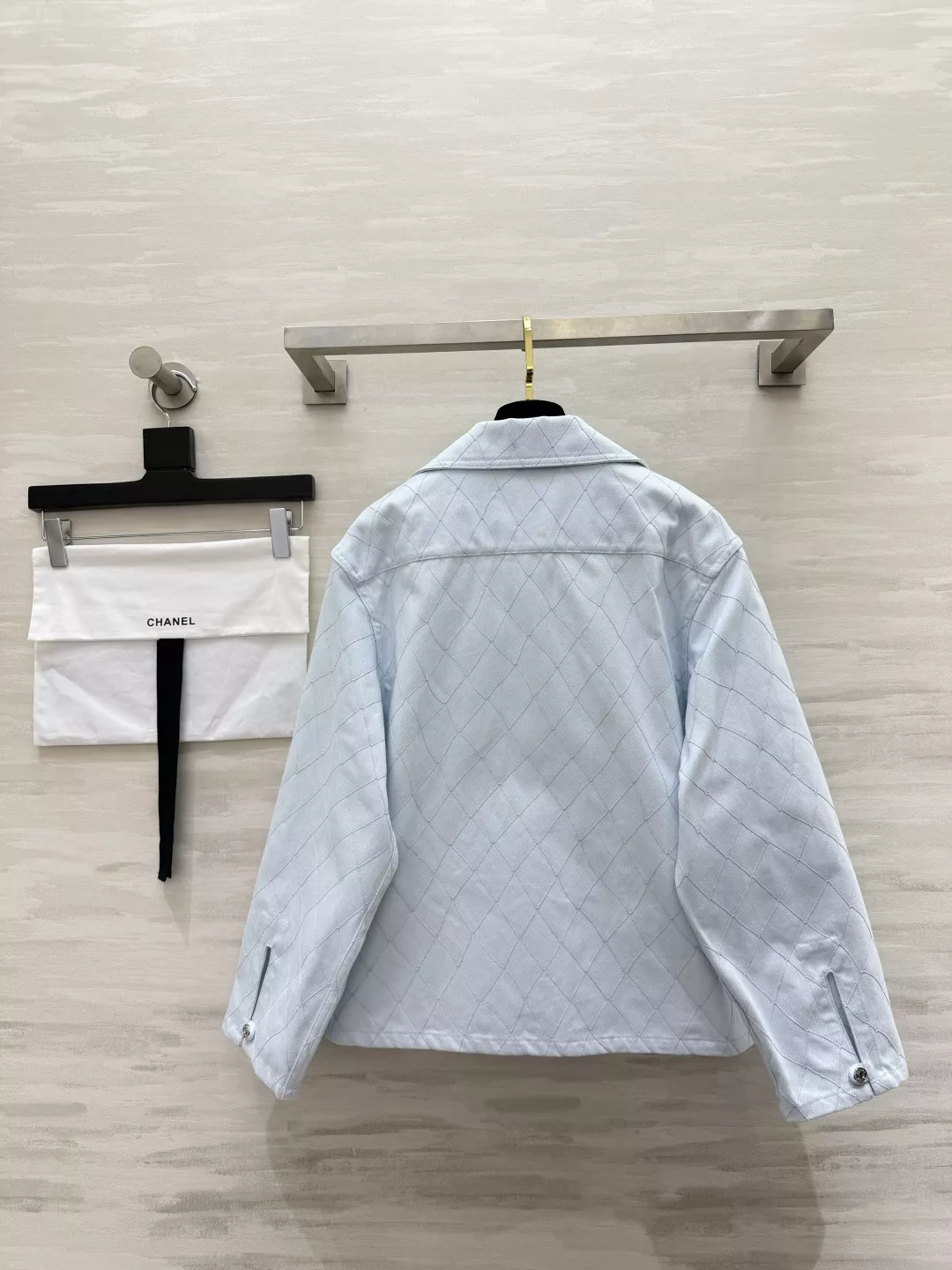 샤넬 퀼팅 패턴 반오픈 카라 셔츠 상세 이미지 7