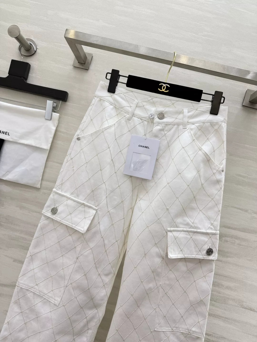 샤넬 퀼팅 디테일 와이드 카고 팬츠 상세 이미지 3
