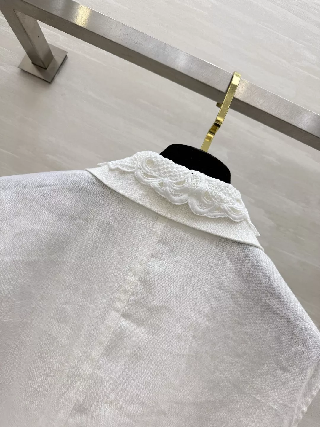 브루넬로쿠치넬리 워싱 린넨 자수 카라 베스트 상세 이미지 7