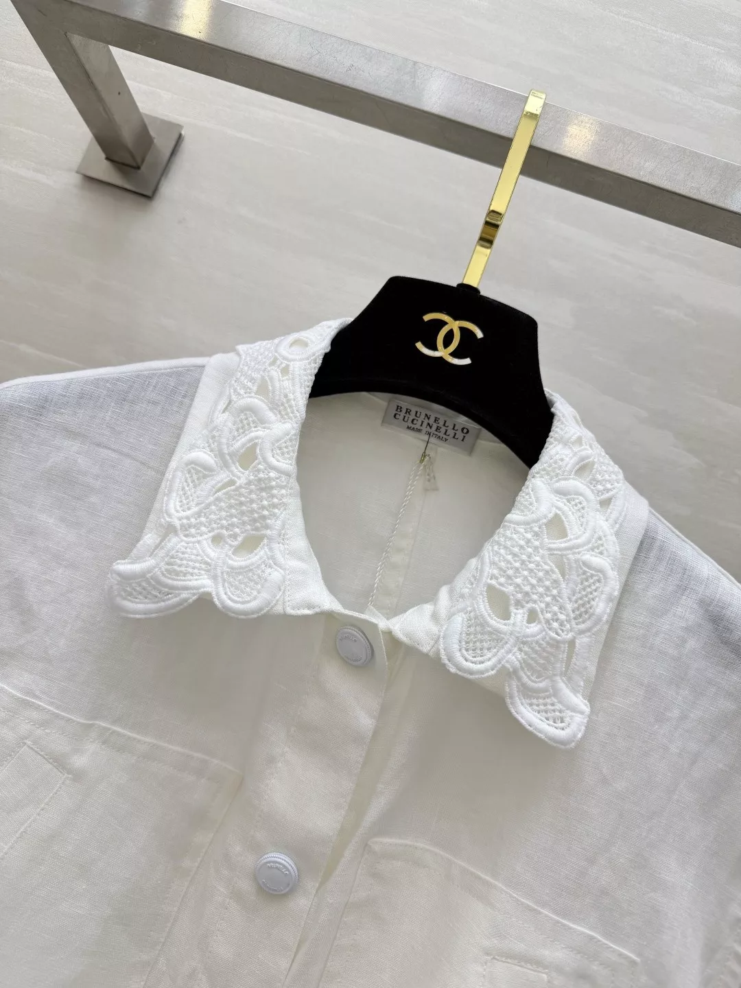 브루넬로쿠치넬리 워싱 린넨 자수 카라 베스트 상세 이미지 3