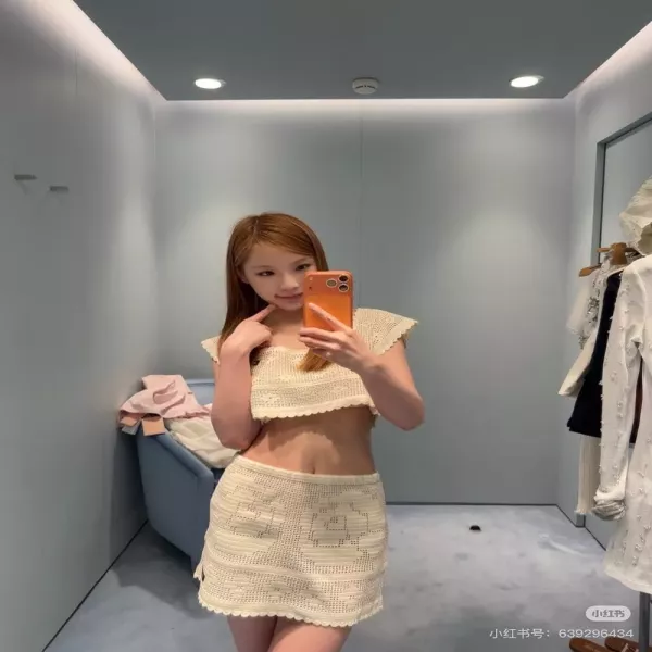 미우미우 펀칭 니트 반소매 탑 스커트 세트
